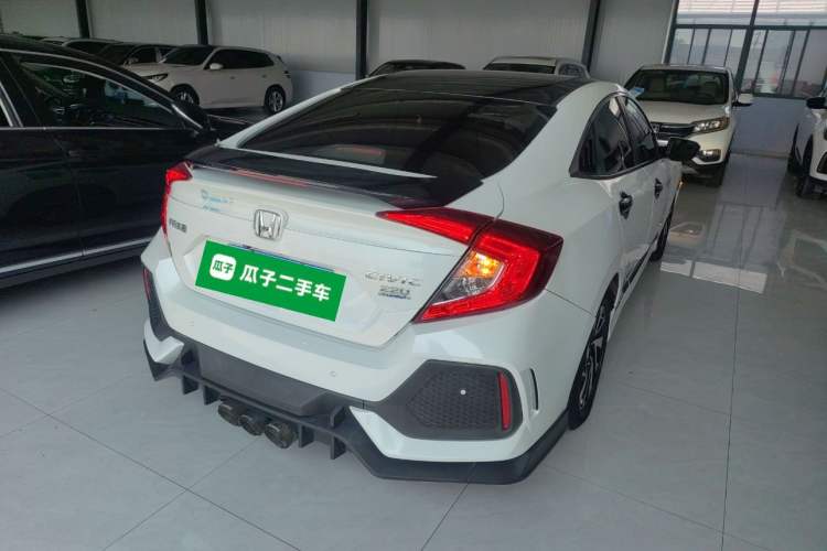 Used Honda Civic 2016 220TURBO CVT Luxury Edition Rear Right 45 Deg