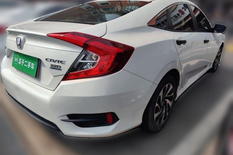 Used Honda Civic 2016 220TURBO CVT Luxury Edition Rear Right 45 Deg