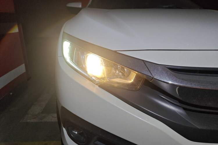 Used Honda Civic 2016 220TURBO CVT Luxury Edition Right Front Headlight