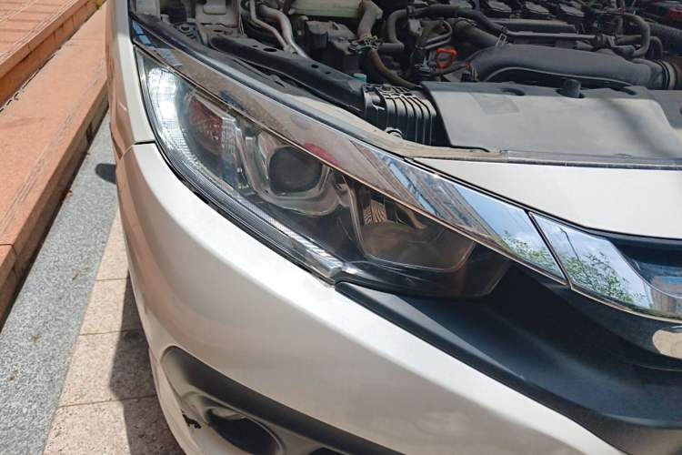 Used Honda Civic 2016 220TURBO CVT Luxury Edition Right Front Headlight