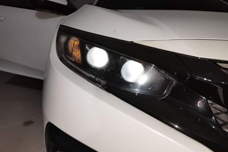 Used Honda Civic 2016 220TURBO CVT Luxury Edition Right Front Headlight