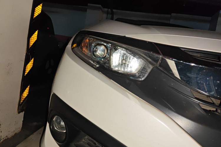 Used Honda Civic 2016 220TURBO CVT Luxury Edition Right Front Headlight