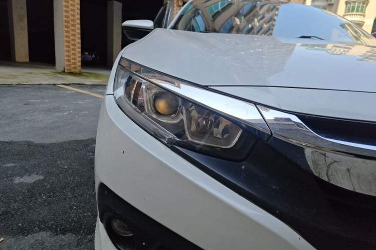 Used Honda Civic 2016 220TURBO CVT Luxury Edition Right Front Headlight