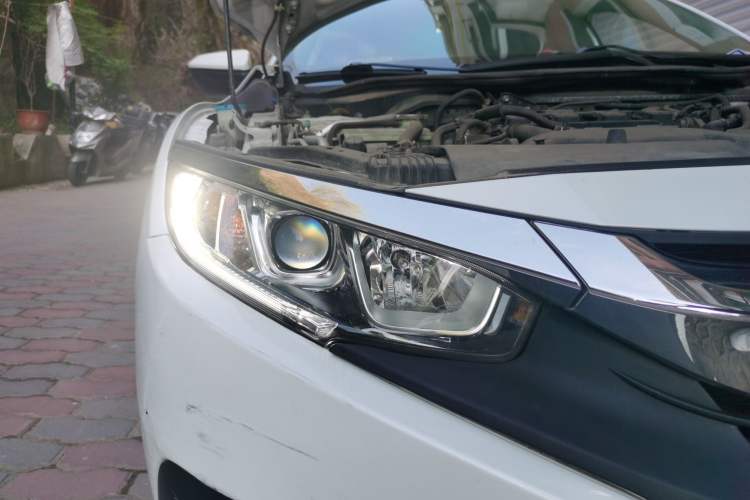 Used Honda Civic 2016 220TURBO CVT Luxury Edition Right Front Headlight