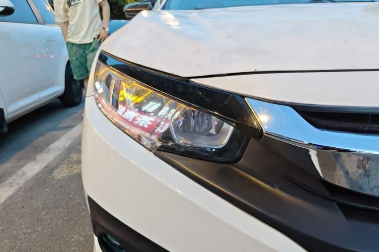 Used Honda Civic 2016 220TURBO CVT Luxury Edition Right Front Headlight