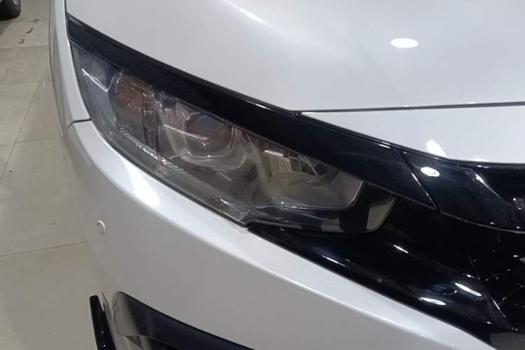 Used Honda Civic 2016 220TURBO Manual Luxury Edition Right Front Headlight