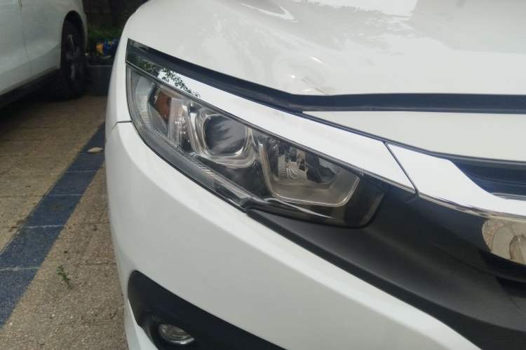 Used Honda Civic 2016 220TURBO Manual Luxury Edition Right Front Headlight
