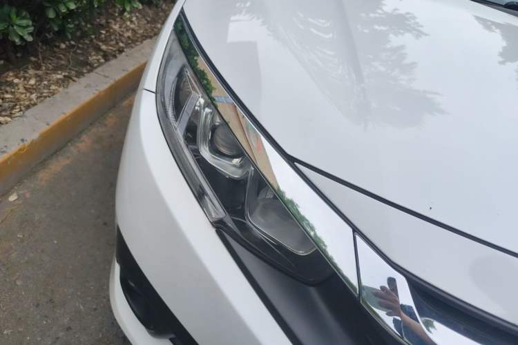 Used Honda Civic 2016 220TURBO CVT Luxury Edition Right Front Headlight