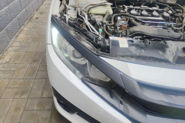 Used Honda Civic 2016 220TURBO Manual Luxury Edition Right Front Headlight