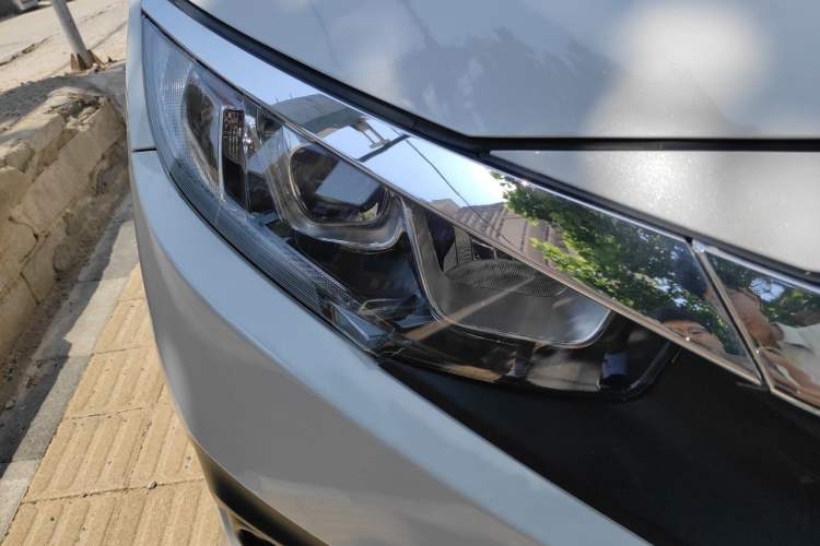 Used Honda Civic 2016 220TURBO Manual Luxury Edition Right Front Headlight