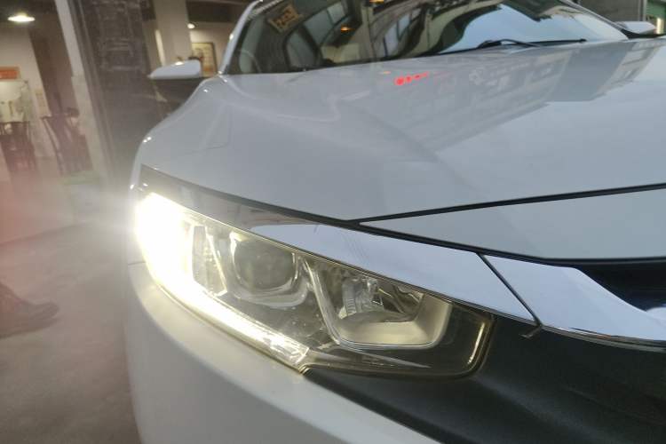 Used Honda Civic 2016 220TURBO CVT Luxury Edition Right Front Headlight