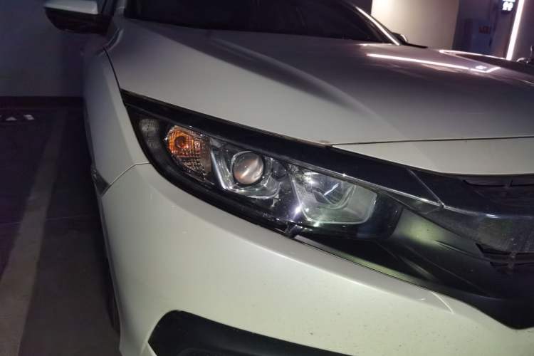 Used Honda Civic 2016 220TURBO CVT Luxury Edition Right Front Headlight