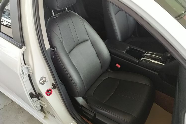 Used Honda Civic 2016 220TURBO CVT Luxury Edition Right Front Seat