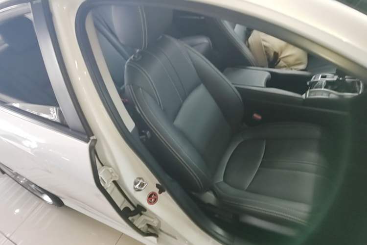 Used Honda Civic 2016 220TURBO Manual Luxury Edition Right Front Seat