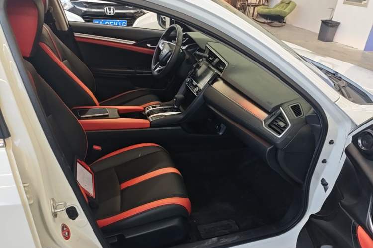 Used Honda Civic 2016 220TURBO CVT Luxury Edition Right Front Seat