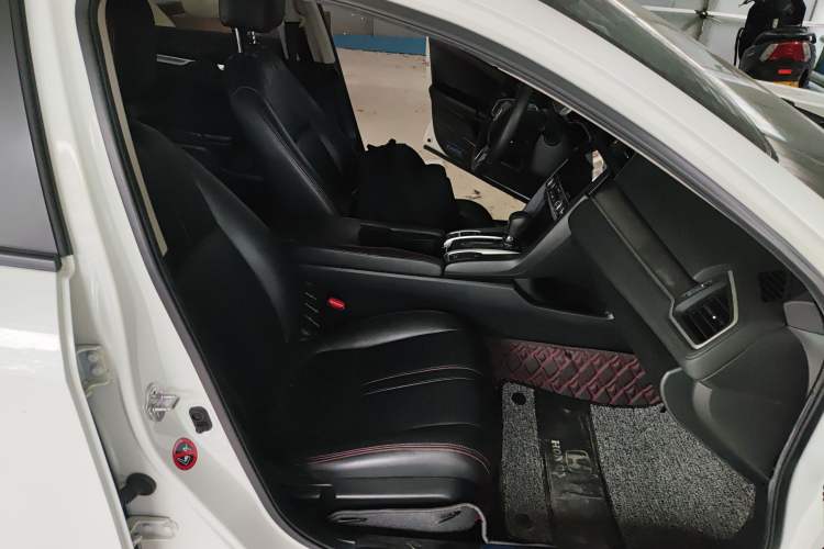 Used Honda Civic 2016 220TURBO CVT Luxury Edition Right Front Seat
