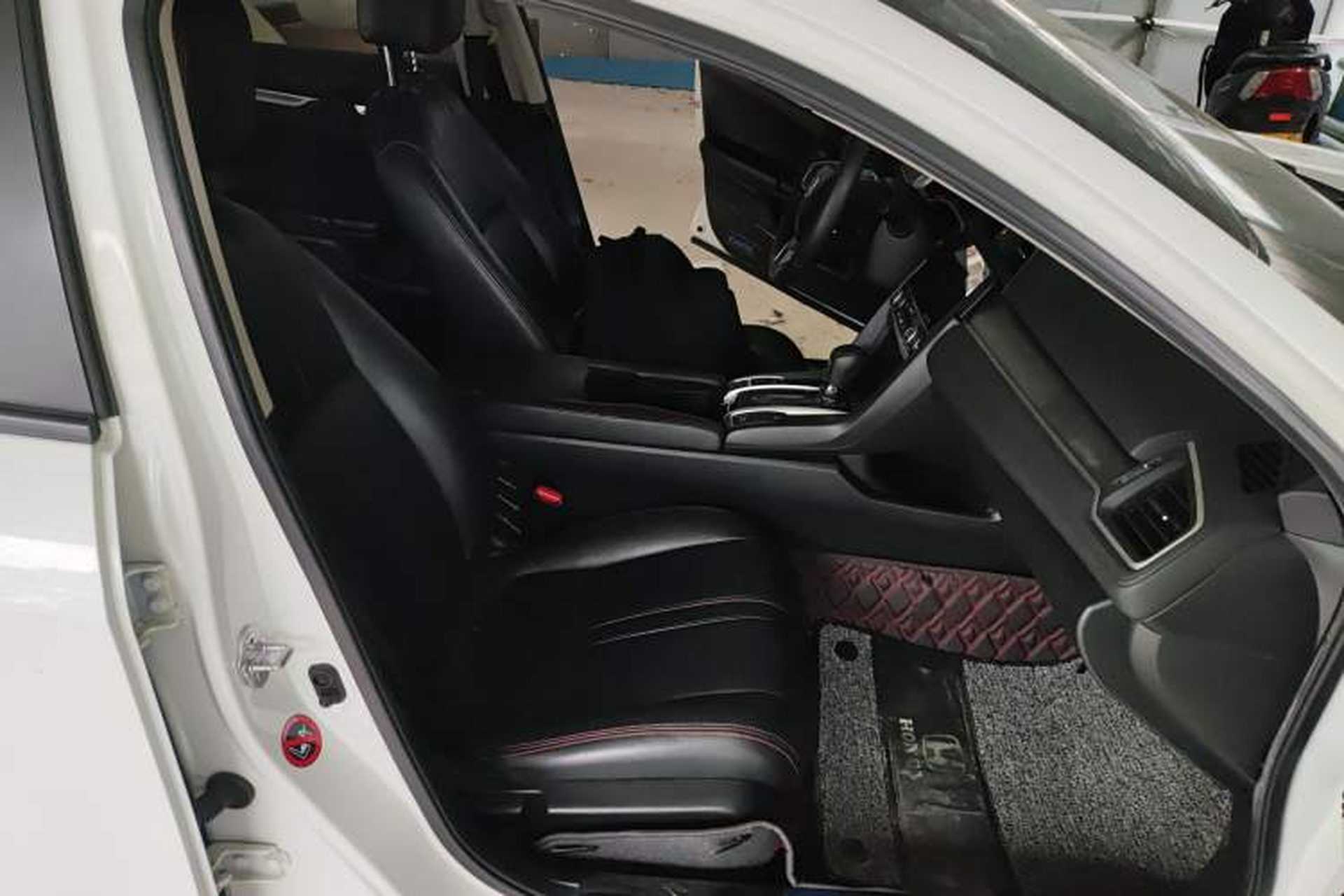 Used Honda Civic 2016 220TURBO CVT Luxury Edition Right Front Seat