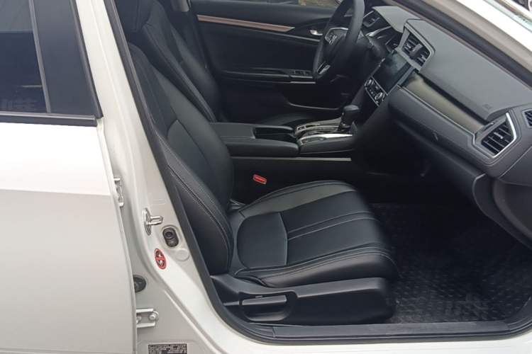 Used Honda Civic 2016 220TURBO CVT Luxury Edition Right Front Seat