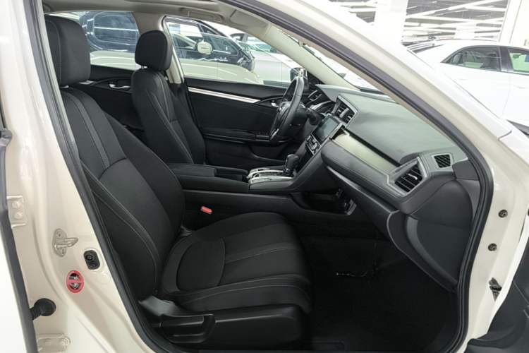 Used Honda Civic 2016 220TURBO CVT Luxury Edition Right Front Seat