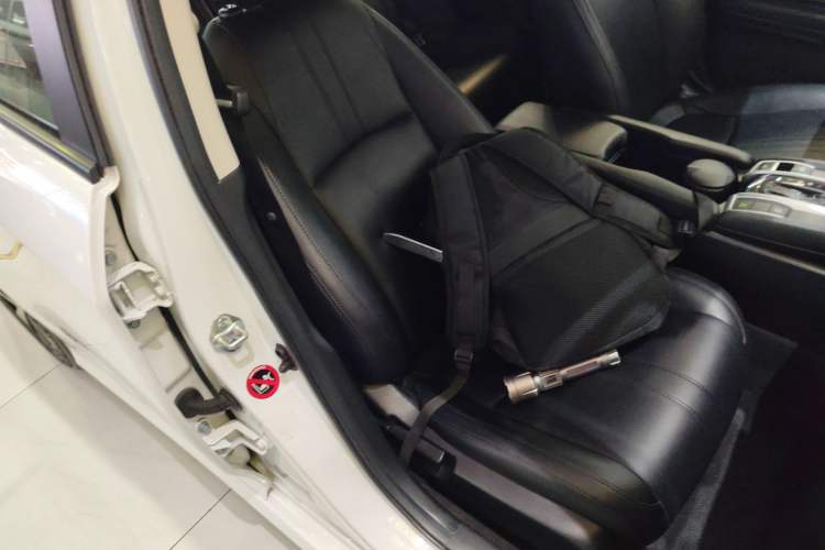 Used Honda Civic 2016 220TURBO CVT Luxury Edition Right Front Seat
