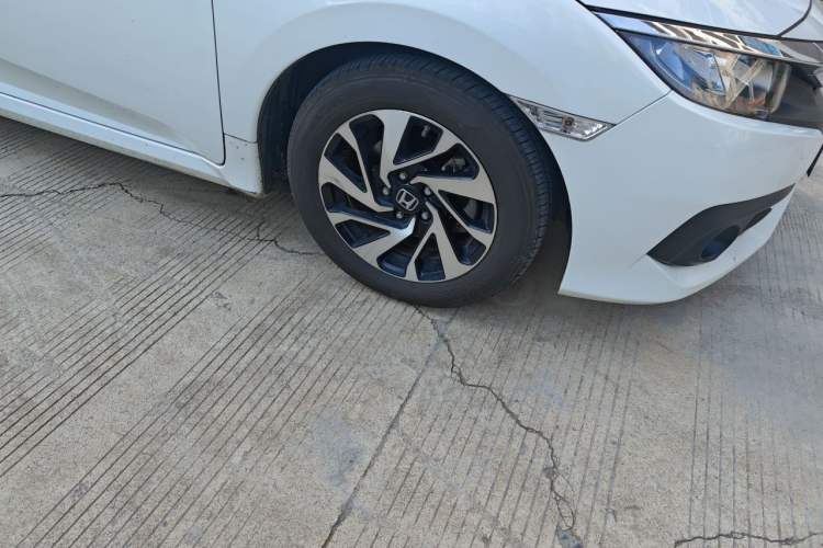 Used Honda Civic 2016 220TURBO Manual Luxury Edition Right Front Wheel Hub