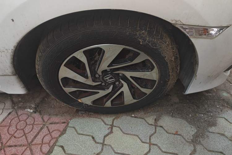 Used Honda Civic 2016 220TURBO CVT Luxury Edition Right Front Wheel Hub