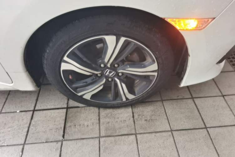 Used Honda Civic 2016 220TURBO CVT Prestige Edition Right Front Wheel Hub