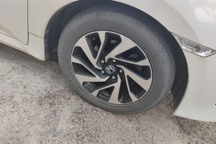 Used Honda Civic 2016 220TURBO CVT Luxury Edition Right Front Wheel Hub