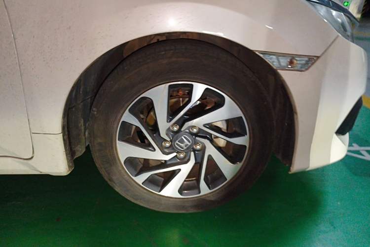 Used Honda Civic 2016 220TURBO CVT Luxury Edition Right Front Wheel Hub