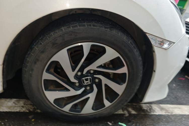 Used Honda Civic 2016 220TURBO CVT Luxury Edition Right Front Wheel Hub