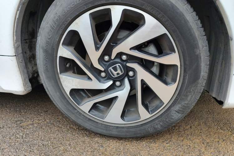 Used Honda Civic 2016 220TURBO CVT Luxury Edition Right Front Wheel Hub