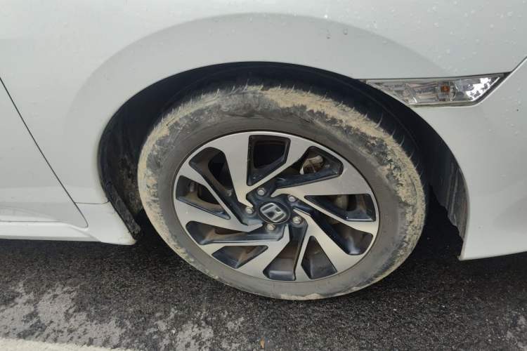 Used Honda Civic 2016 220TURBO CVT Luxury Edition Right Front Wheel Hub