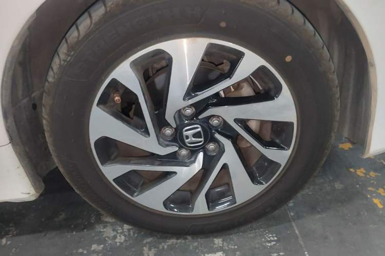 Used Honda Civic 2016 220TURBO Manual Luxury Edition Right Front Wheel Hub