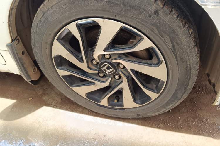 Used Honda Civic 2016 220TURBO Manual Luxury Edition Right Front Wheel Hub