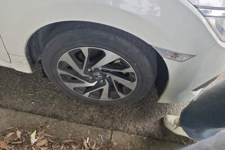 Used Honda Civic 2016 220TURBO CVT Luxury Edition Right Front Wheel Hub