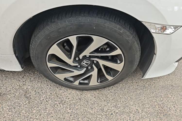 Used Honda Civic 2016 220TURBO Manual Luxury Edition Right Front Wheel Hub