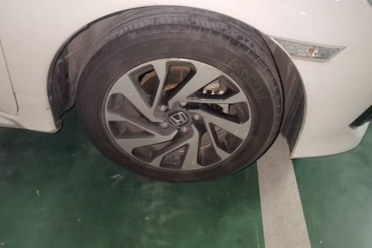 Used Honda Civic 2016 220TURBO CVT Luxury Edition Right Front Wheel Hub