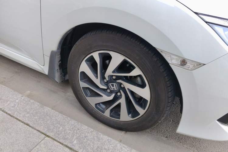 Used Honda Civic 2016 220TURBO CVT Luxury Edition Right Front Wheel Hub