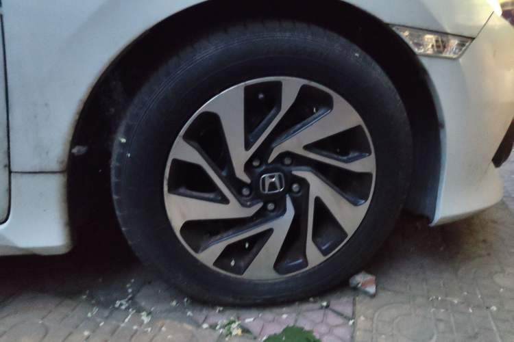 Used Honda Civic 2016 220TURBO CVT Luxury Edition Right Front Wheel Hub