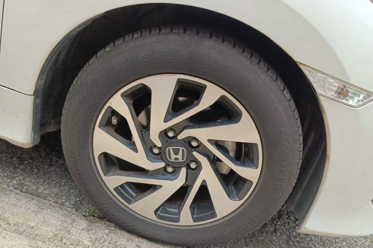 Used Honda Civic 2016 220TURBO CVT Luxury Edition Right Front Wheel Hub