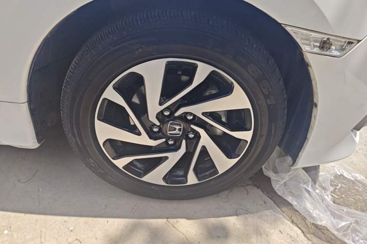 Used Honda Civic 2016 220TURBO CVT Luxury Edition Right Front Wheel Hub