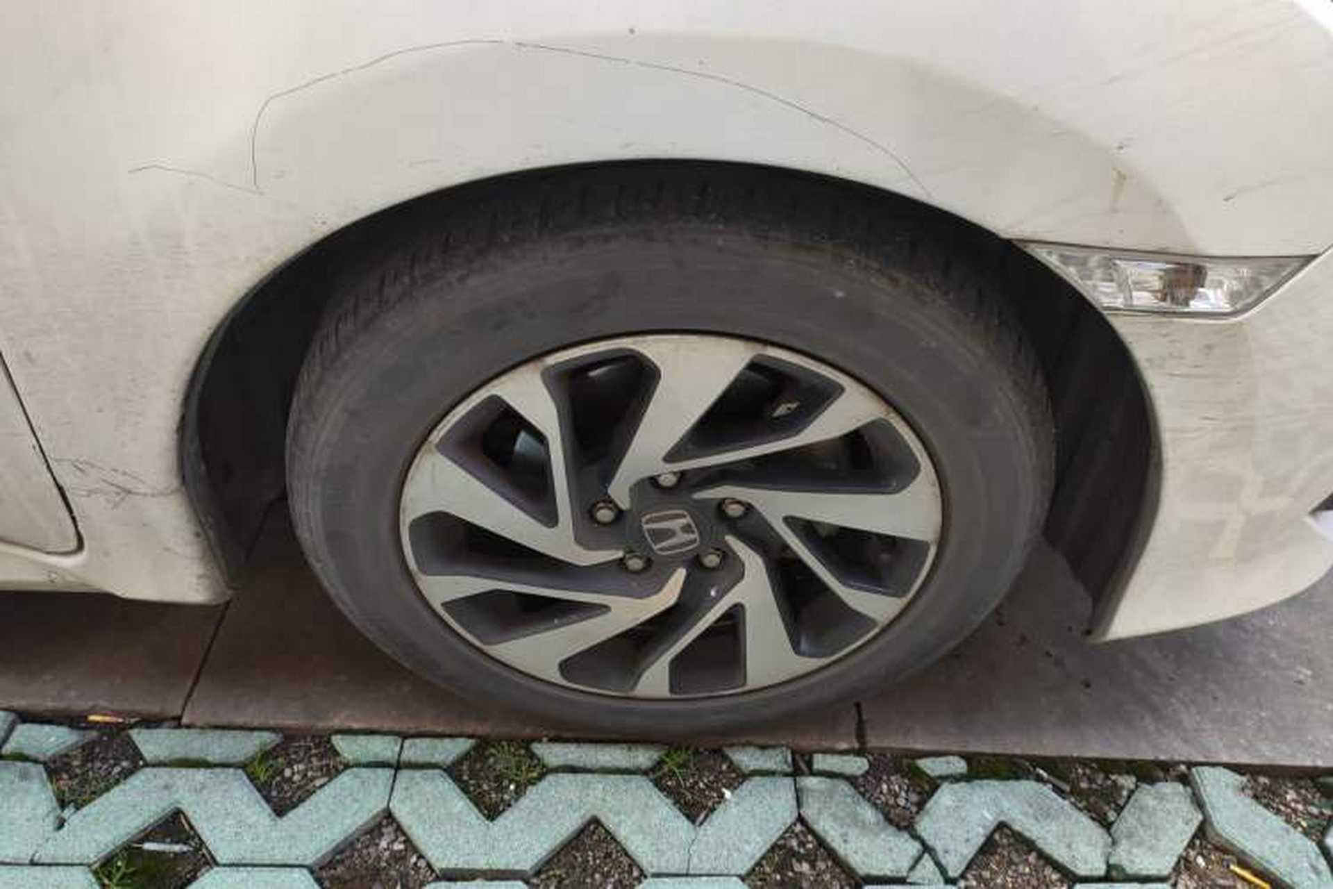 Used Honda Civic 2016 220TURBO CVT Luxury Edition Right Front Wheel Hub