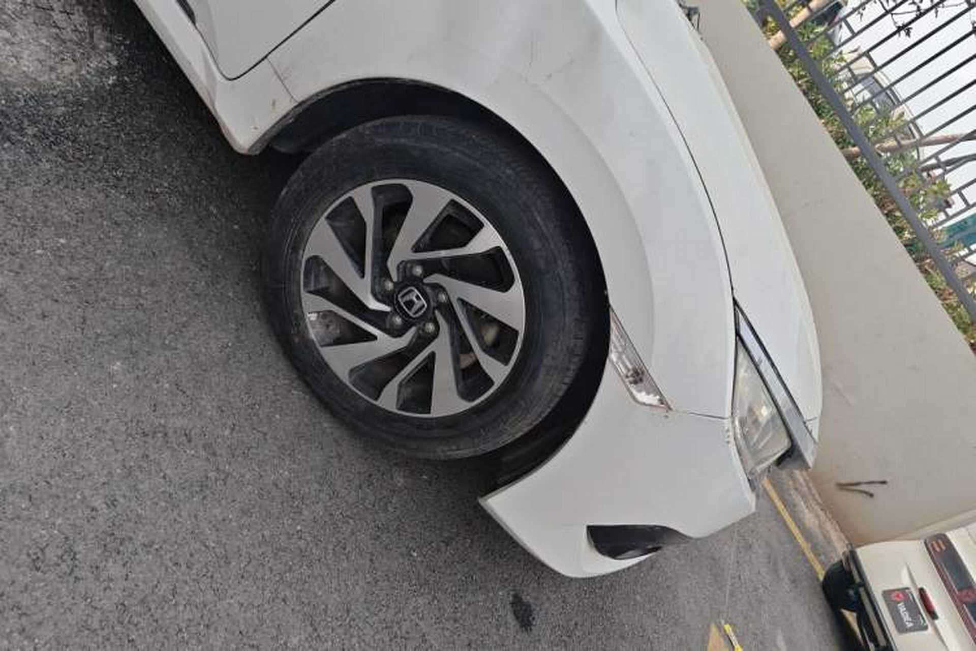 Used Honda Civic 2016 220TURBO Manual Luxury Edition Right Front Wheel Hub