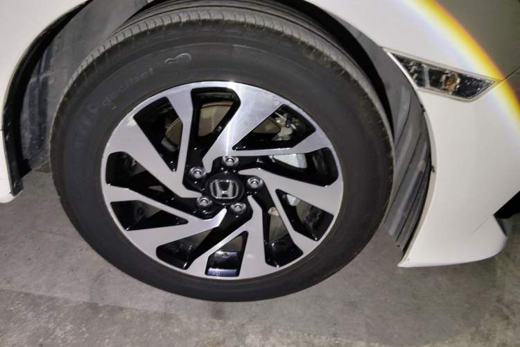 Used Honda Civic 2016 220TURBO CVT Luxury Edition Right Front Wheel Hub