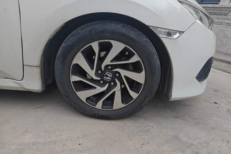 Used Honda Civic 2016 220TURBO CVT Luxury Edition Right Front Wheel Hub