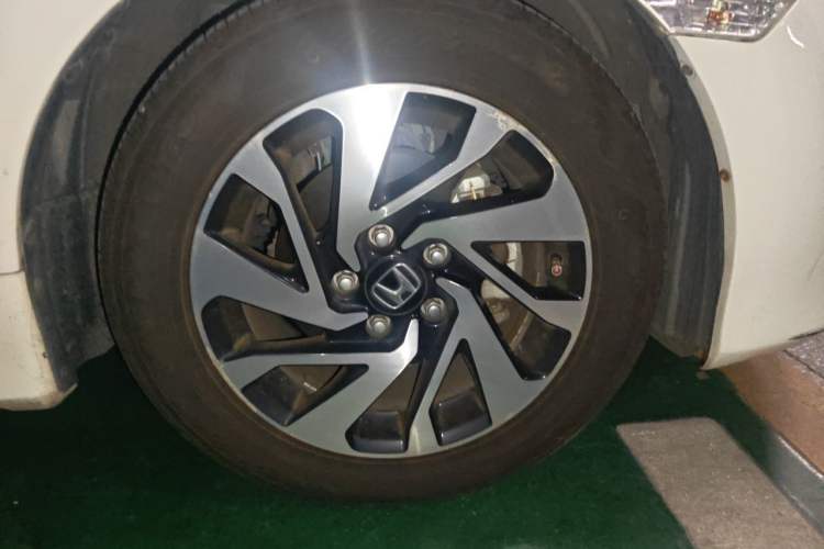 Used Honda Civic 2016 220TURBO CVT Luxury Edition Right Front Wheel Hub