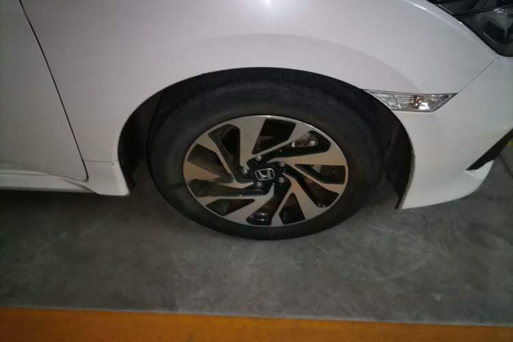 Used Honda Civic 2016 220TURBO CVT Luxury Edition Right Front Wheel Hub