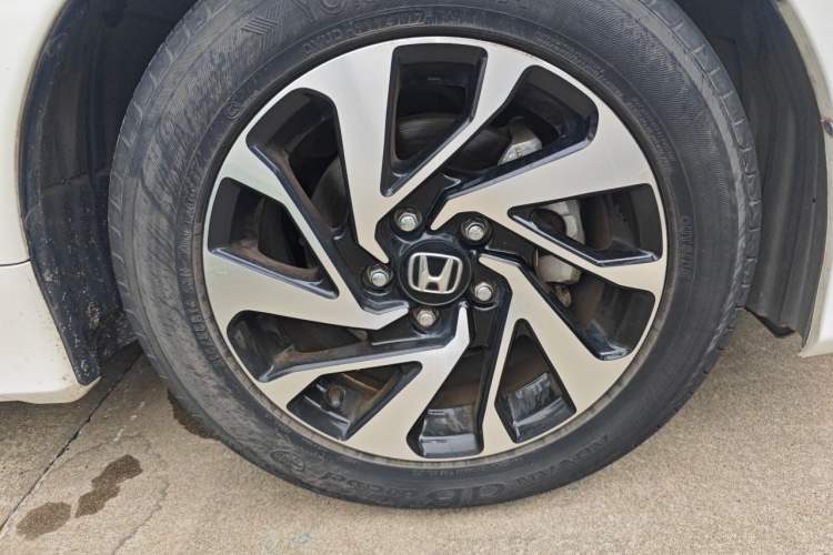 Used Honda Civic 2016 220TURBO CVT Luxury Edition Right Front Wheel Hub