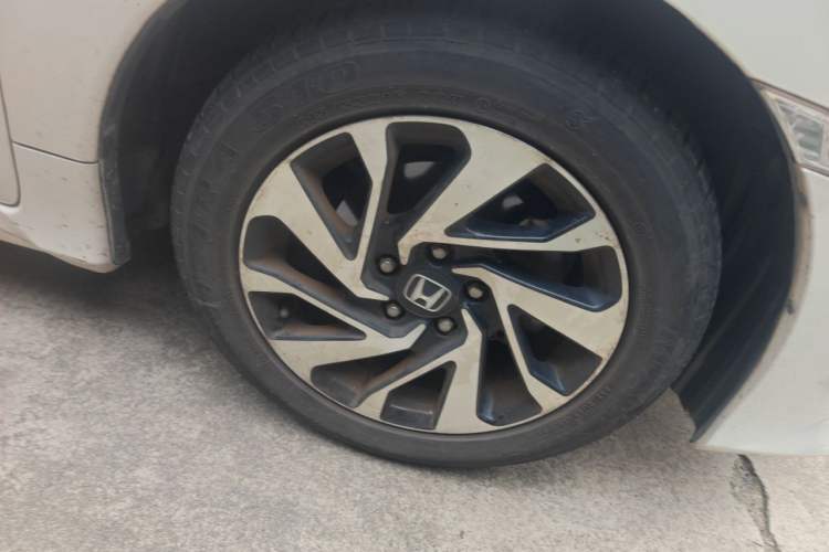 Used Honda Civic 2016 220TURBO Manual Luxury Edition Right Front Wheel Hub
