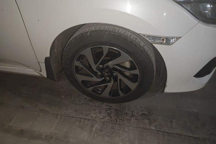 Used Honda Civic 2016 220TURBO CVT Luxury Edition Right Front Wheel Hub
